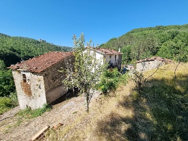 Foto Rustico a Fivizzano di 309 m² con 7 locali in vendita