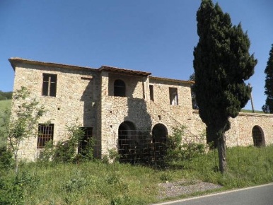 Foto Rustico a Chianni Centro di 440 m² con 12 locali in vendita