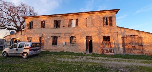 Foto Rustico a Forlì Carpinello di 400 m² con 10 locali in vendita
