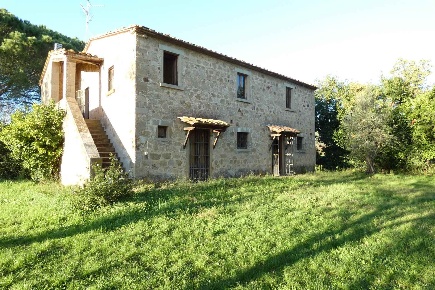 Foto Rustico a Roccastrada di 300 m² con 10 locali in vendita
