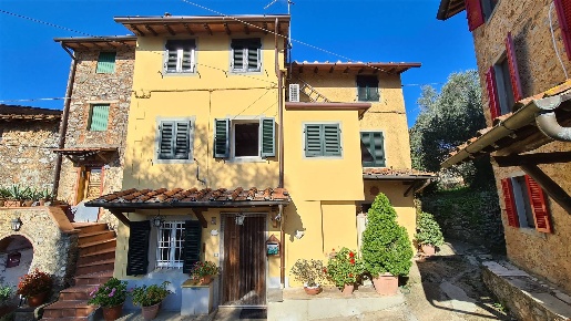 Foto Rustico a Camaiore Camaiore Paese di 85 m² con 12 locali in vendita