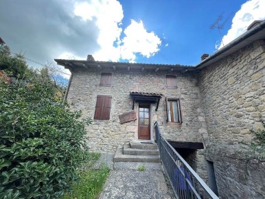Foto Rustico a Castel d'Aiano Rocca Di Roffeno di 146 m² con 6 locali