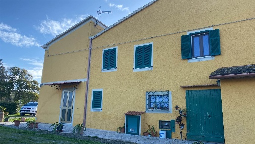 Foto Rustico a Magliano in Toscana Centro di 300 m² con 10 locali