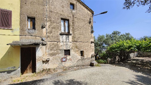 Foto Rustico in Contrada Tenimento, Cosenza Donnici di 100 m² con 3 locali