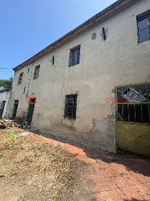 Foto Rustico in Gragnano, Serravalle Pistoiese di 860 m² con 24 locali