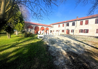 Foto Rustico a Agna di 583 m² con 13 locali in vendita