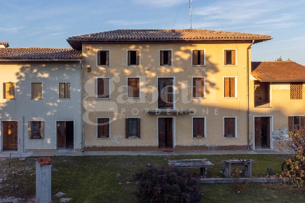 Foto Rustico in Via Pastrengo 43, Fontanafredda Vigonovo Fontanafredda