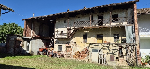 Foto Rustico in Via Roma 79, Roletto di 340 m² con 5 locali in vendita