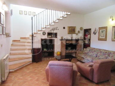 Foto Rustico a Roccastrada di 140 m² con 8 locali in vendita