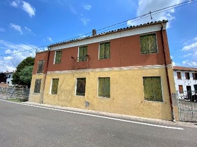 Foto Rustico in Via MATTEOTTI 113, Noventa Vicentina Centro di 175 m²