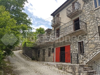 Foto Rustico in Via Sant'Elena 46, Ateleta di 117 m² con 2 locali