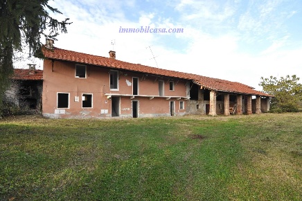 Foto Rustico in Maccagno, Caraglio di 335 m² con 10 locali in vendita