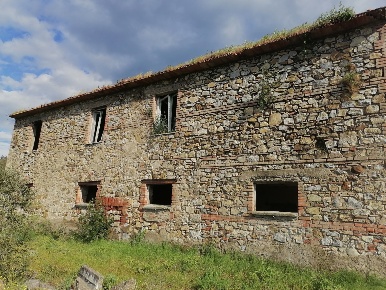 Foto Rustico a Monterotondo Marittimo di 410 m² con 5 locali in vendita