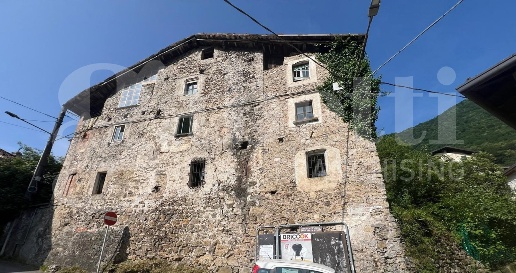 Foto Rustico in Via A. Manzoni 48, Pasturo di 300 m² in vendita
