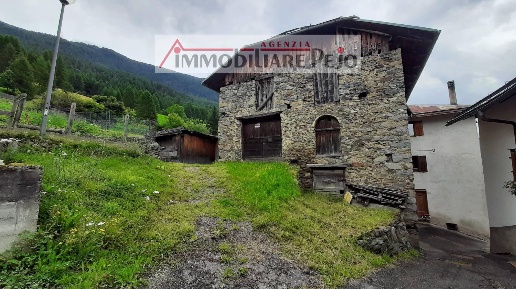 Foto Rustico a Peio Celentino di 150 m² con 7 locali in vendita
