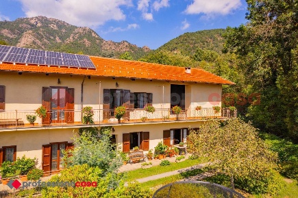 Foto Rustico in marchettoni, Cantalupa di 350 m² con 11 locali in vendita