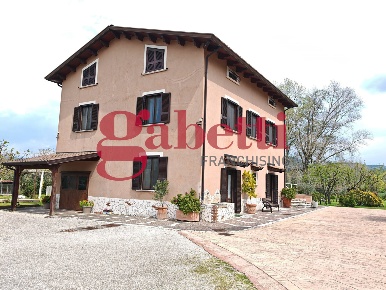 Foto Rustico in Via Ciquevie 42, Pietramelara di 500 m² con 6 locali