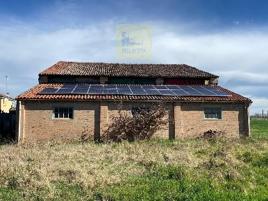 Foto Rustico a Argenta di 700 m² con 13 locali in vendita