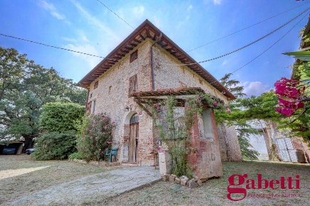 Foto Rustico a Savignano sul Panaro di 700 m² in vendita