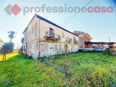 Foto Rustico in Via DEL COLLE 0, Pignataro Interamna di 160 m² con 4 locali