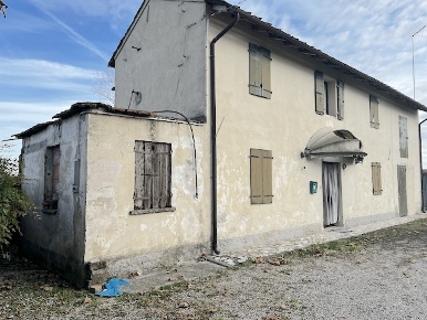 Foto Rustico a Motta di Livenza Centro di 140 m² con 8 locali in vendita