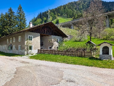 Foto Rustico a Brennero Centro di 790 m² con 8 locali in vendita