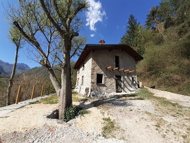 Foto Rustico in Via Strada Statale, Lavenone di 150 m² con 5 locali