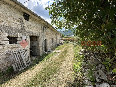 Foto Rustico in Via Sr83 100, Opi di 50 m² con 4 locali in vendita