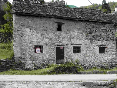 Foto Rustico in Via Frazione Riva 1, Varzo Centro di 80 m² con 5 locali