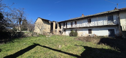 Foto Rustico in Via Cantalupa 12, Frossasco Centro di 345 m² con 5 locali