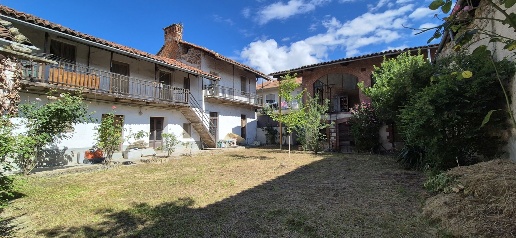 Foto Rustico in Via Principe Amedeo 30, Frossasco Centro di 350 m²