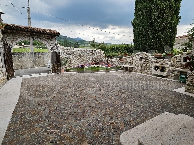 Foto Rustico in Via MONTELEONE 3, Sant'Ambrogio di Valpolicella di 360 m²