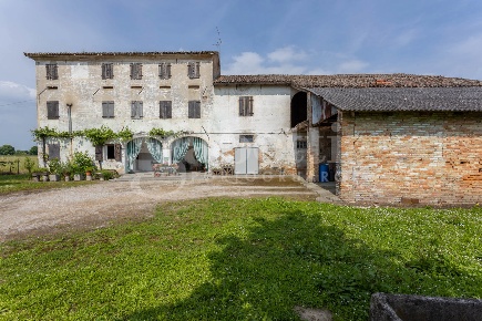 Foto Rustico in Via Postumia 55, Pramaggiore di 350 m² con 4 locali