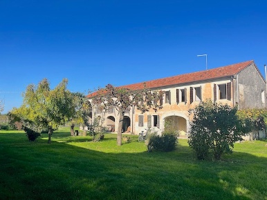 Foto Rustico a San Biagio di Callalta Centro di 180 m² con 7 locali
