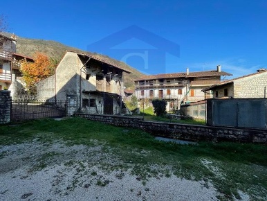 Foto Rustico a Polcenigo Centro di 150 m² con 3 locali in vendita