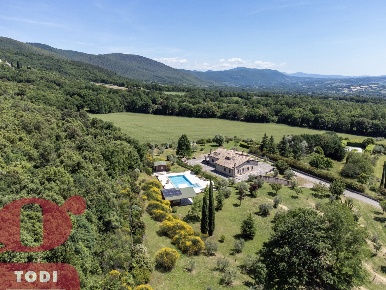 Foto Rustico in Strada Regionale 316 1, Massa Martana di 820 m² in vendita