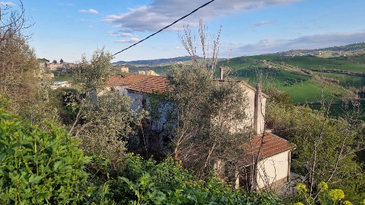 Foto Rustico in Casoli di Atri, Atri Casoli di 105 m² con 5 locali