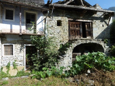 Foto Rustico in Strada San Domenico 25, Varzo Centro di 170 m² con 6 locali