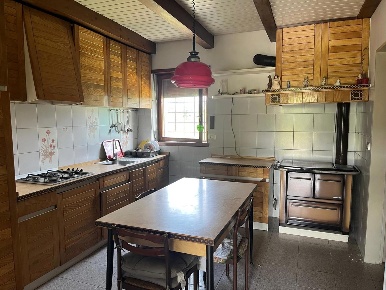 Foto Rustico in Via Chiesa 4, Pozzoleone Centro di 220 m² con 6 locali