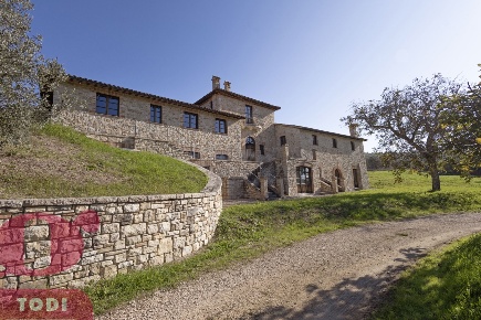 Foto Rustico in Via Vasciano 2, Todi di 1200 m² con 20 locali in vendita