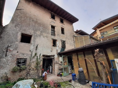 Foto Rustico in Via Trento, San Felice del Benaco Centro di 400 m²