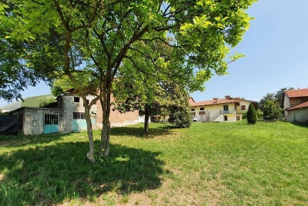 Foto Rustico in Via Vicoforte 3, Trofarello Centro di 250 m² con 5 locali