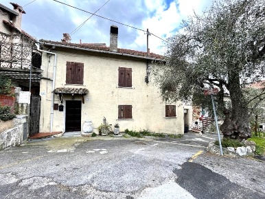 Foto Rustico in Viale italia 8, Albenga Centro di 210 m² con 4 locali