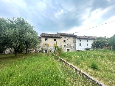 Foto Rustico in VIA superiore, Martignacco Centro di 500 m² con 10 locali