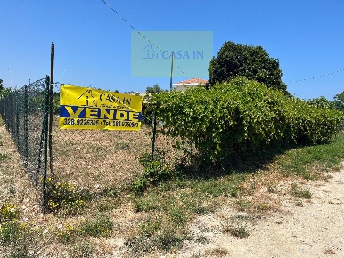 Foto Rustico a Città Sant'Angelo di 447 m² con 3 locali in vendita