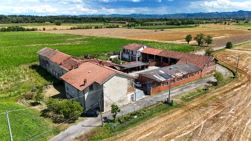 Foto Rustico in Via Cascina Bergolo 5, Torrazza Piemonte di 300 m²