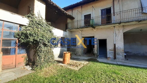 Foto Rustico in Vicolo Valetta, Cogliate Centro di 300 m² con 4 locali