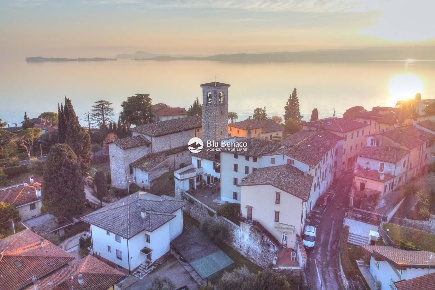 Foto Rustico in Via del Fontanone, Gardone Riviera Centro di 694 m²
