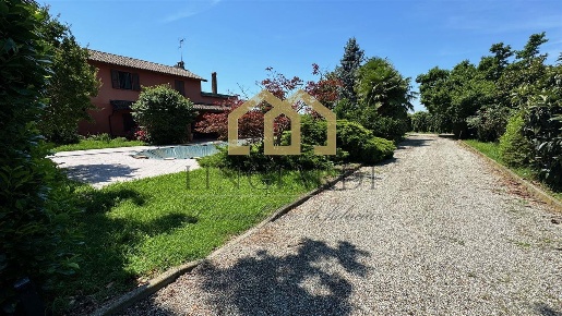 Foto Rustico in Frazione Pantiara, Borghetto Lodigiano Centro di 964 m²