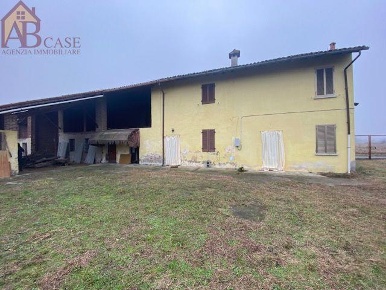 Foto Rustico in via roma, Tromello Centro di 150 m² con 5 locali in vendita